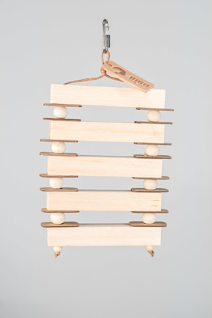 Columpio de madera natural para loros